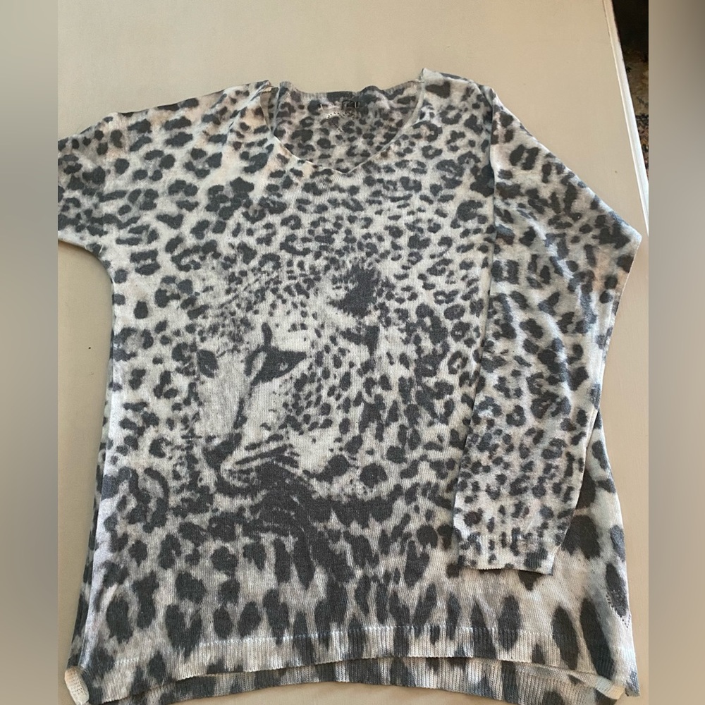 Luxury thin sweater size large excellent condition